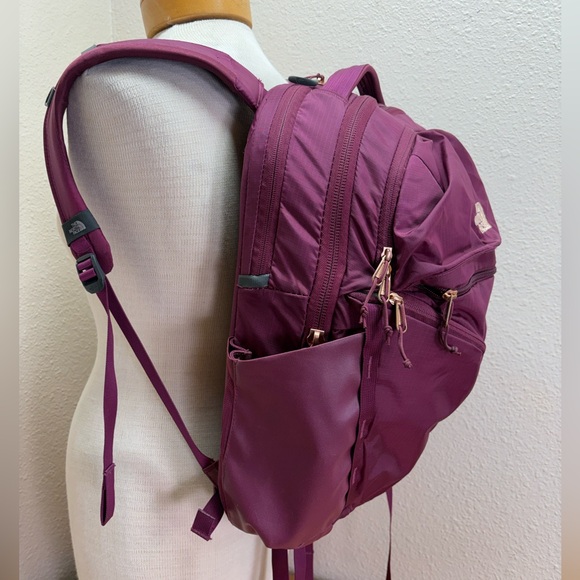 The North Face Women's Surge Luxe Backpack Burgundy Rose Gold Laptop Bag 31L - Picture 2 of 7